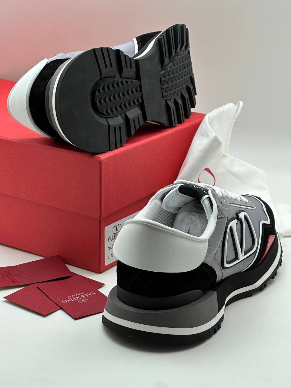 Valentino стильные кроссовки BP-32109 Valentino стильные кроссовки BP-32109