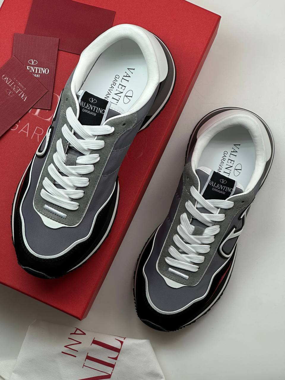 Valentino стильные кроссовки BP-32109 Valentino стильные кроссовки BP-32109