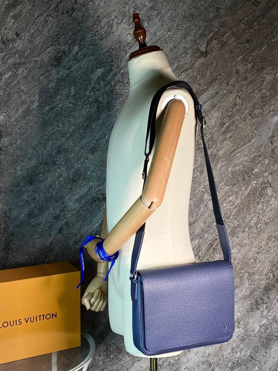 Элегантный мессенджер Louis Vuitton BP-53969 Элегантный мессенджер Louis Vuitton BP-53969