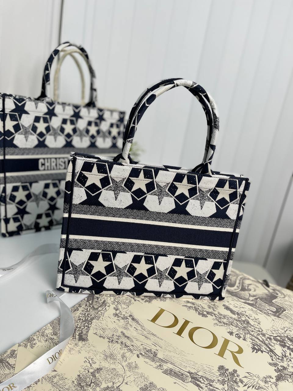 Сумка женская Book Tote Toile de Jouy 36см Christian Dior BP-16472 Сумка женская Book Tote Toile de Jouy 36см Christian Dior BP-16472