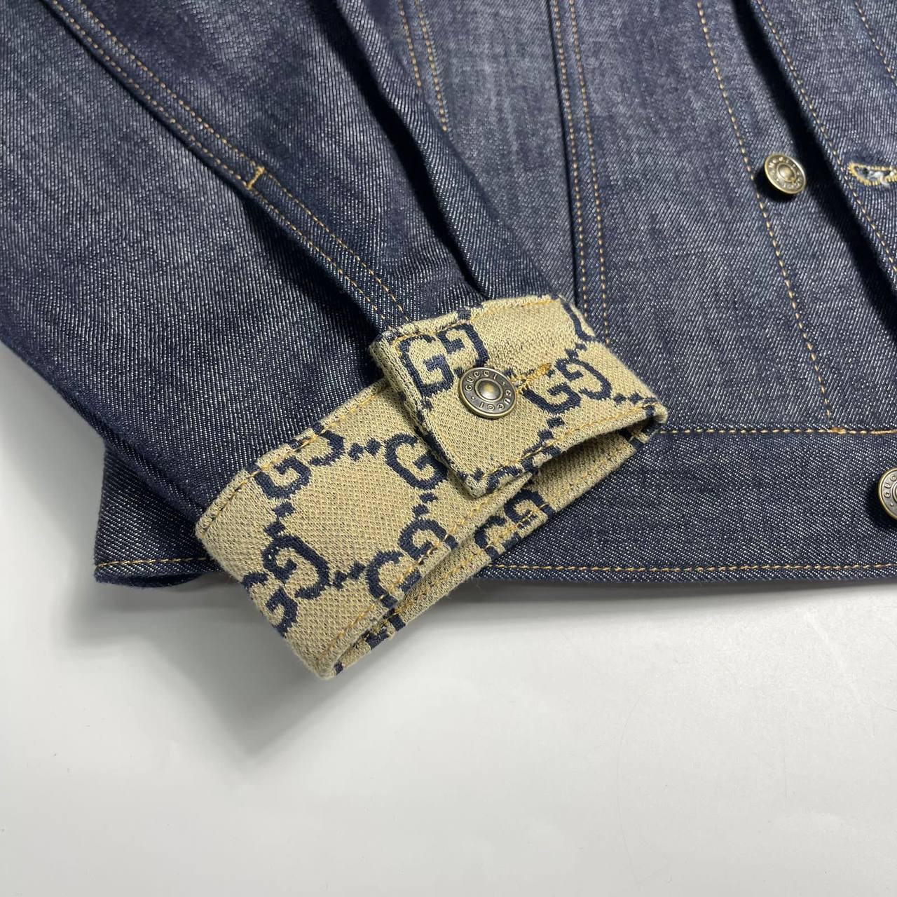 Джинсовая куртка Gucci BP-38263 оригинальная Джинсовая куртка Gucci BP-38263 оригинальная