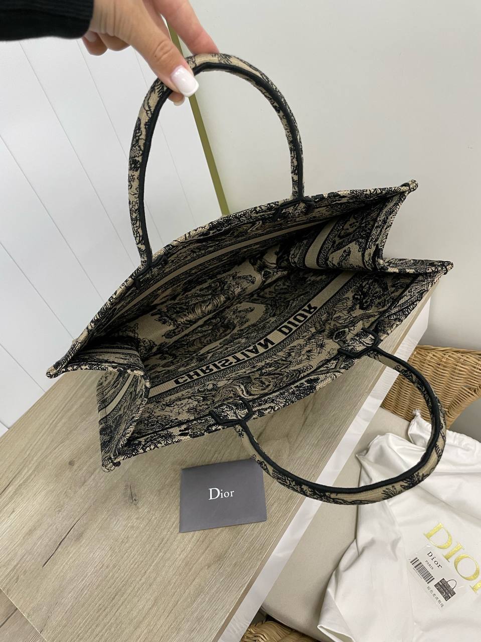 Коллекционная женская сумка Book Tote Toile de Jouy 42 см Christian Dior BP-20113 Коллекционная женская сумка Book Tote Toile de Jouy 42 см Christian Dior BP-20113