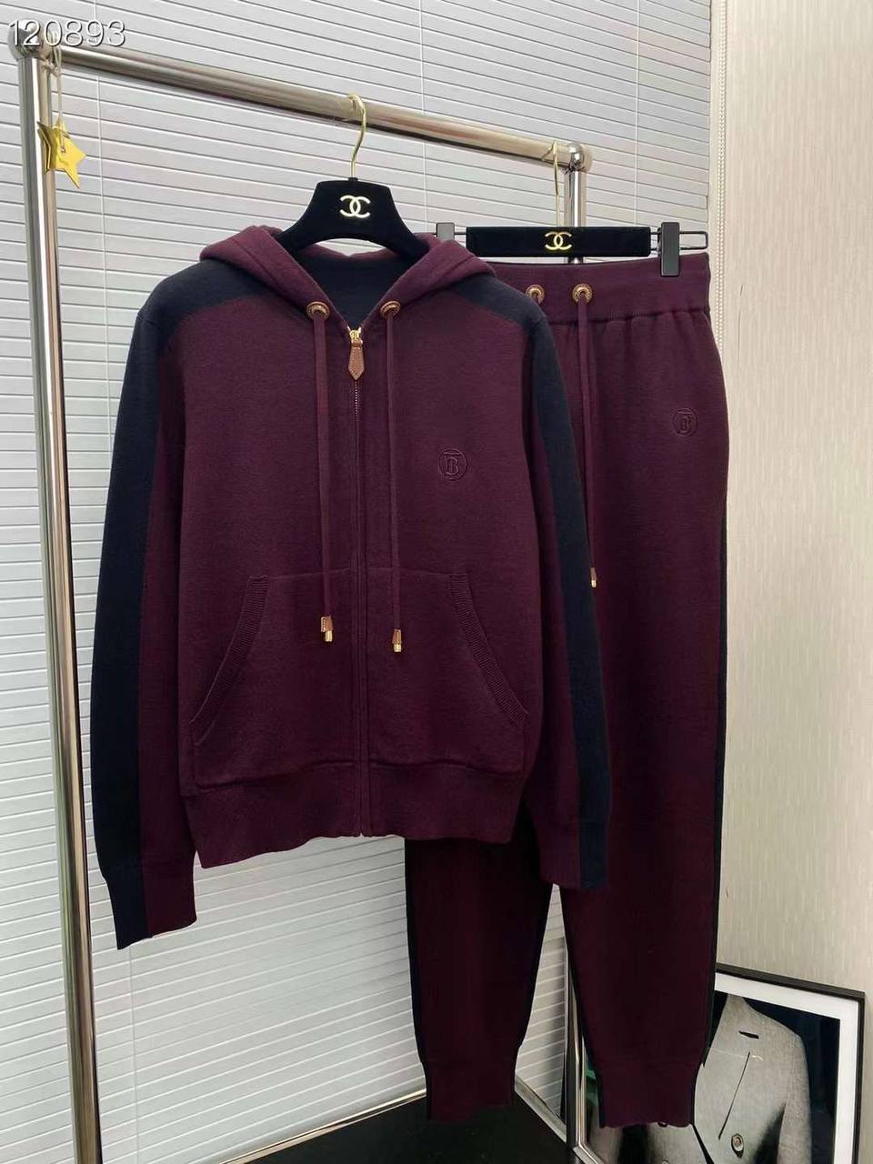 Трендовый спортивный костюм Burberry BP-25584 Трендовый спортивный костюм Burberry BP-25584