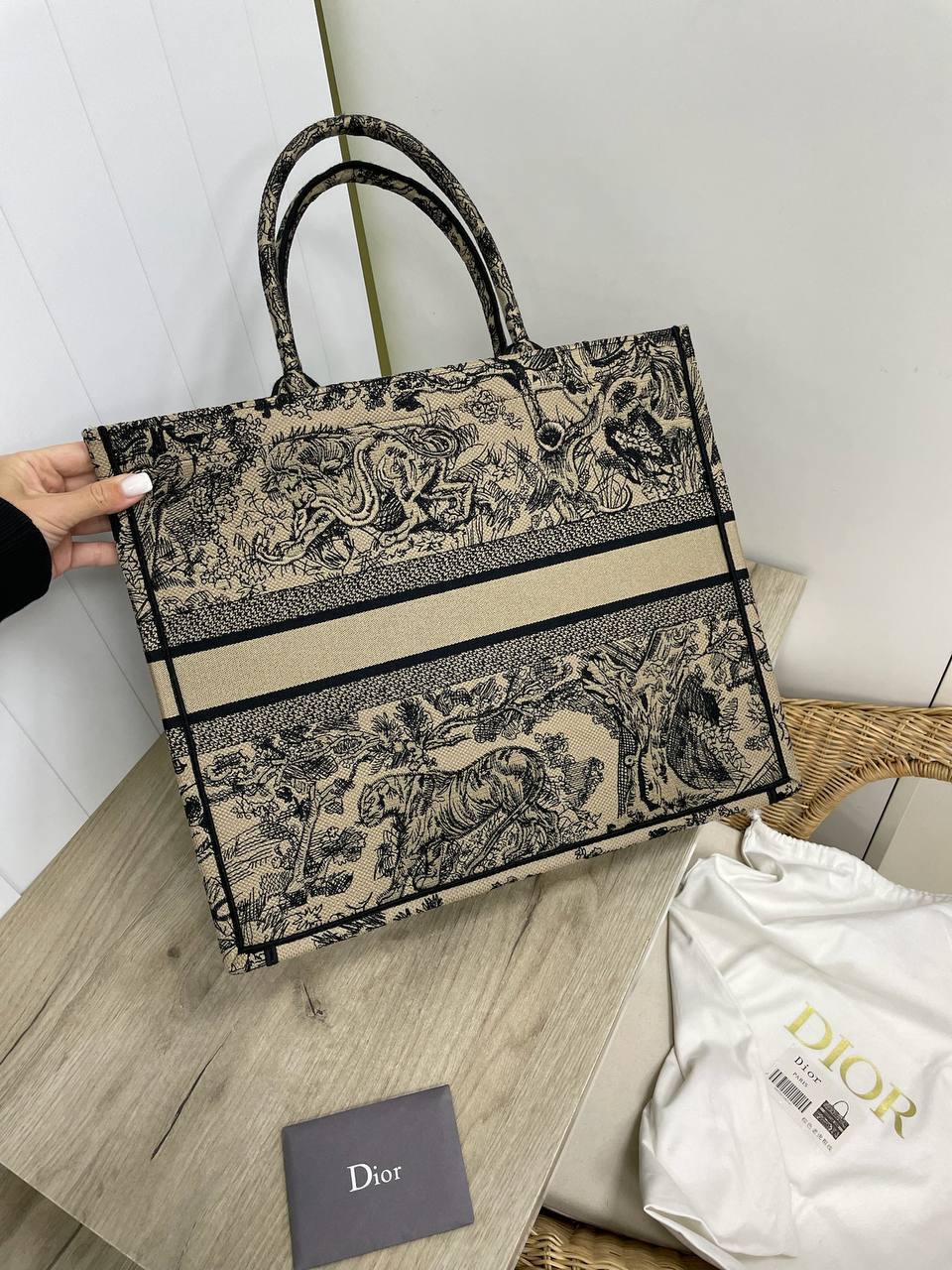 Коллекционная женская сумка Book Tote Toile de Jouy 42 см Christian Dior BP-20113 Коллекционная женская сумка Book Tote Toile de Jouy 42 см Christian Dior BP-20113