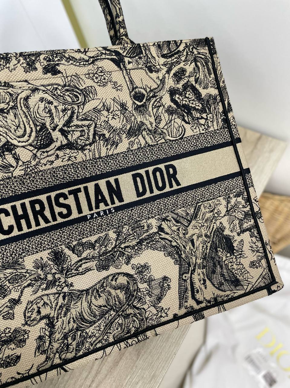 Коллекционная женская сумка Book Tote Toile de Jouy 42 см Christian Dior BP-20113 Коллекционная женская сумка Book Tote Toile de Jouy 42 см Christian Dior BP-20113