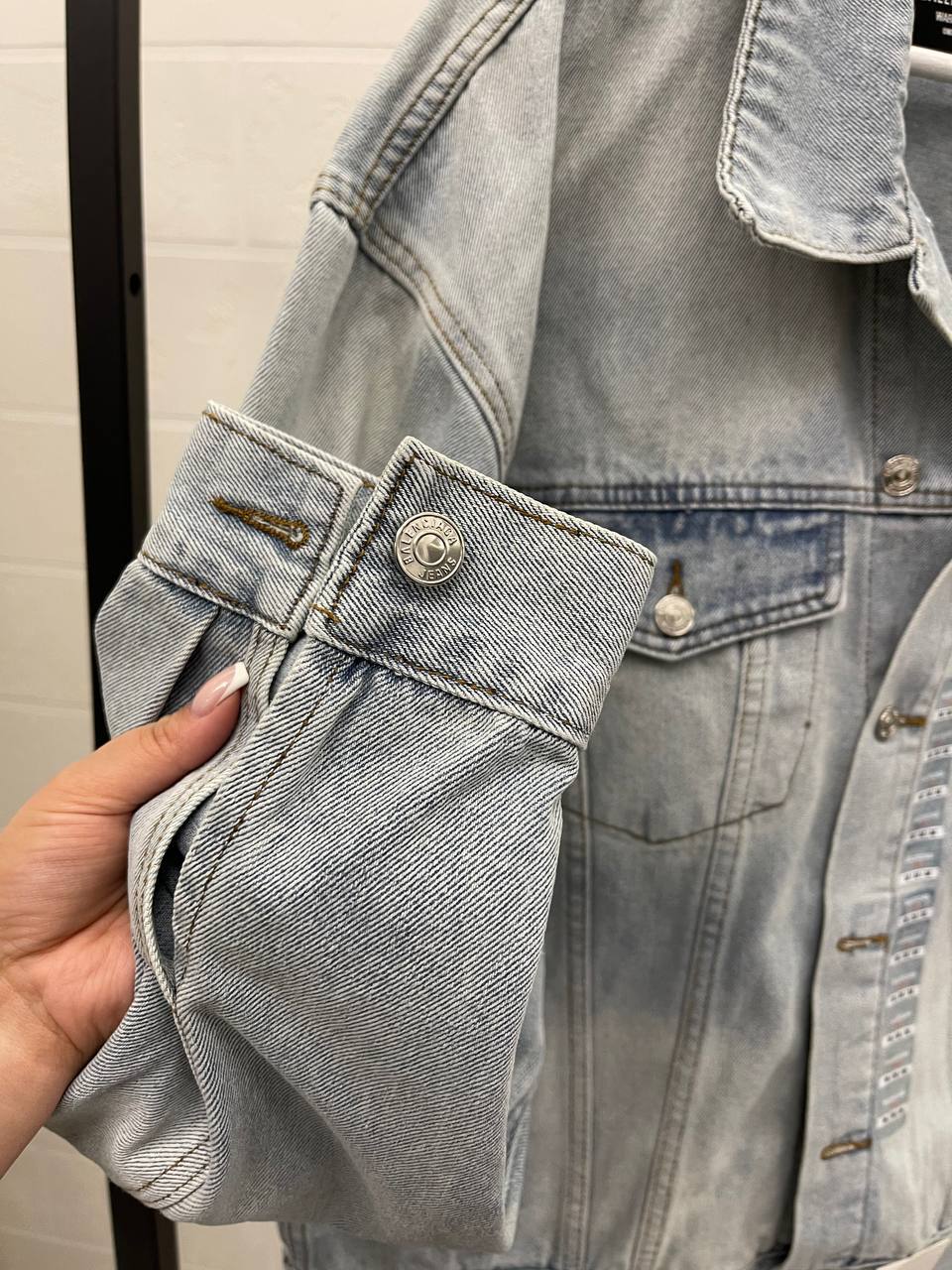 Стильная джинсовая куртка Balenciaga BP-45735 Стильная джинсовая куртка Balenciaga BP-45735