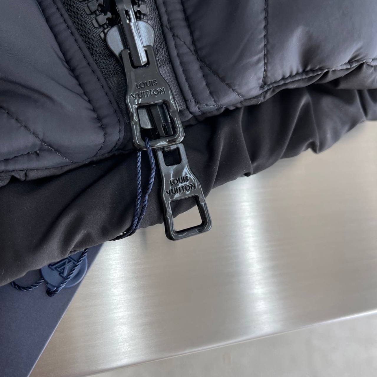 Куртка двусторонняя Louis Vuitton BP-23546 стильная Куртка двусторонняя Louis Vuitton BP-23546 стильная