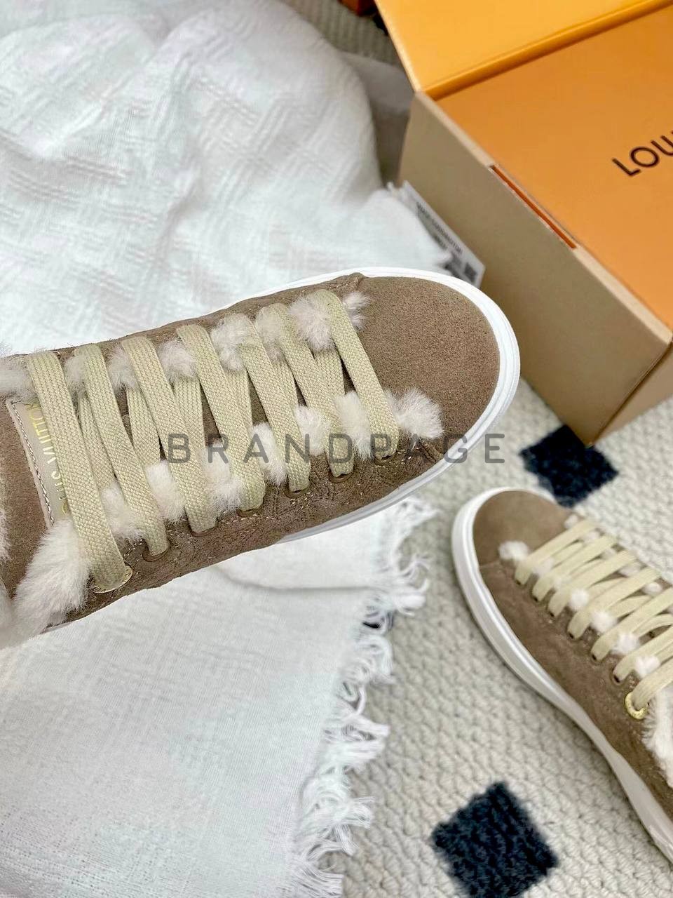 Кроссовки женские меховые Louis Vuitton из меха BPLUX12561 Кроссовки женские меховые Louis Vuitton из меха BPLUX12561