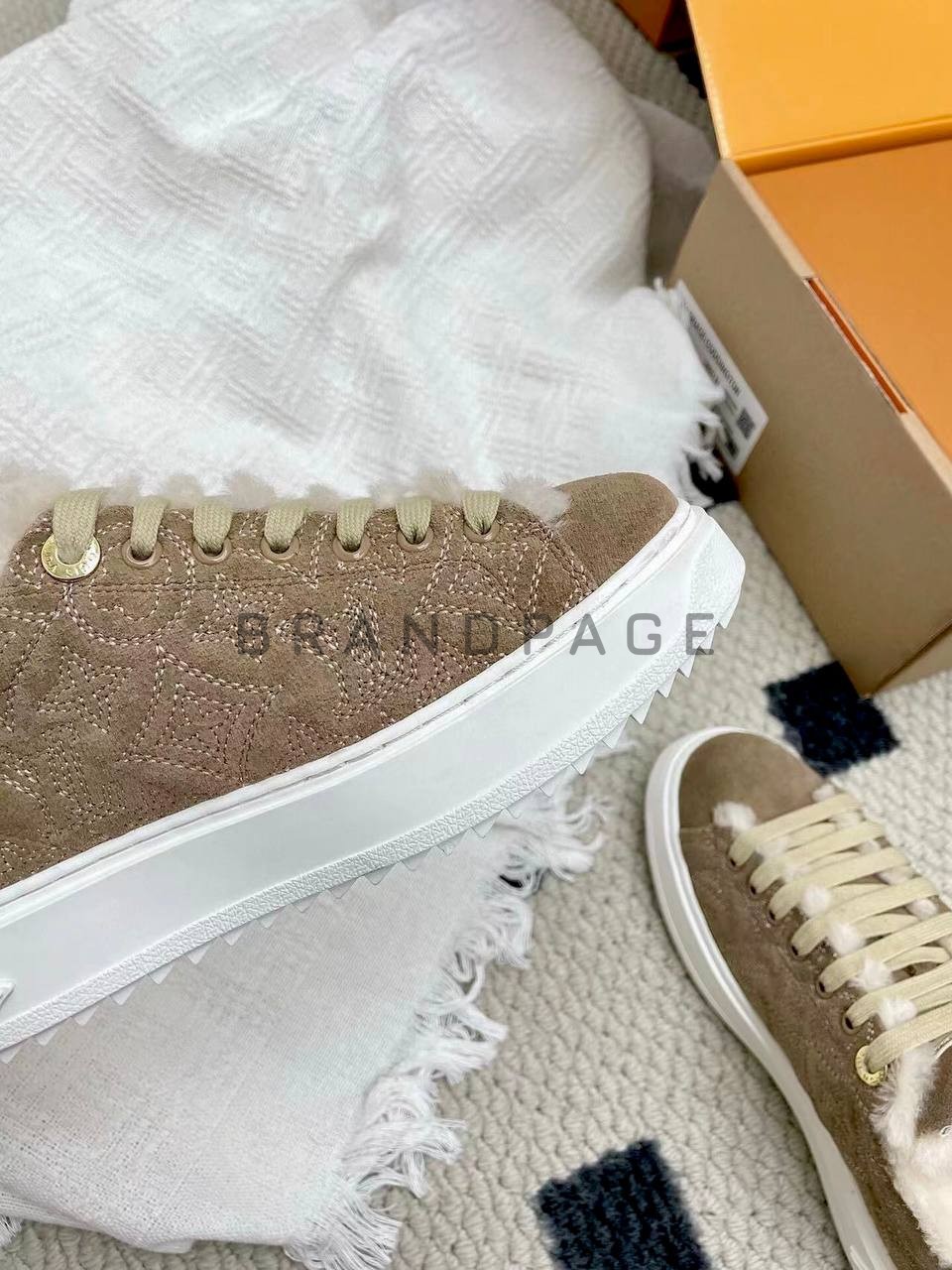 Кроссовки женские меховые Louis Vuitton из меха BPLUX12561 Кроссовки женские меховые Louis Vuitton из меха BPLUX12561