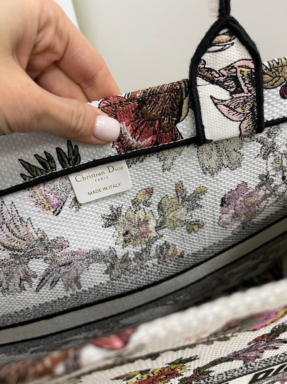 Элитная женская белая сумка Book Tote Toile de Jouy 42 см Christian Dior BP-25019 Элитная женская белая сумка Book Tote Toile de Jouy 42 см Christian Dior BP-25019