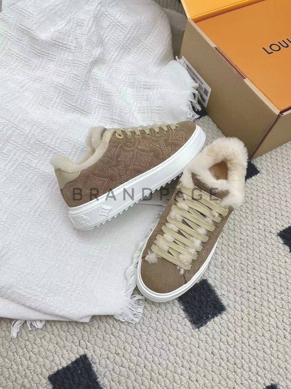 Кроссовки женские меховые Louis Vuitton из меха BPLUX12561 Кроссовки женские меховые Louis Vuitton из меха BPLUX12561