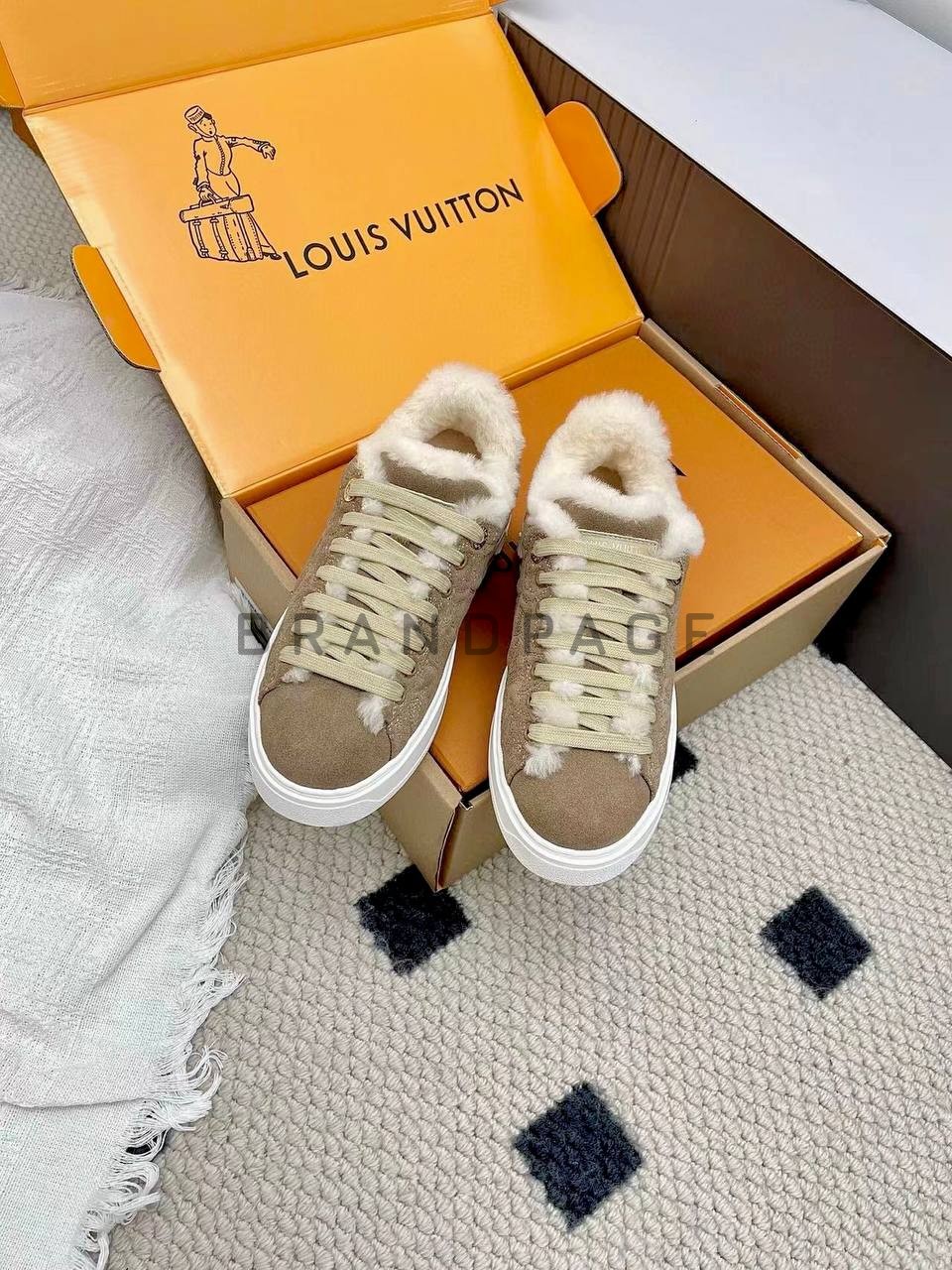 Кроссовки женские меховые Louis Vuitton из меха BPLUX12561 Кроссовки женские меховые Louis Vuitton из меха BPLUX12561