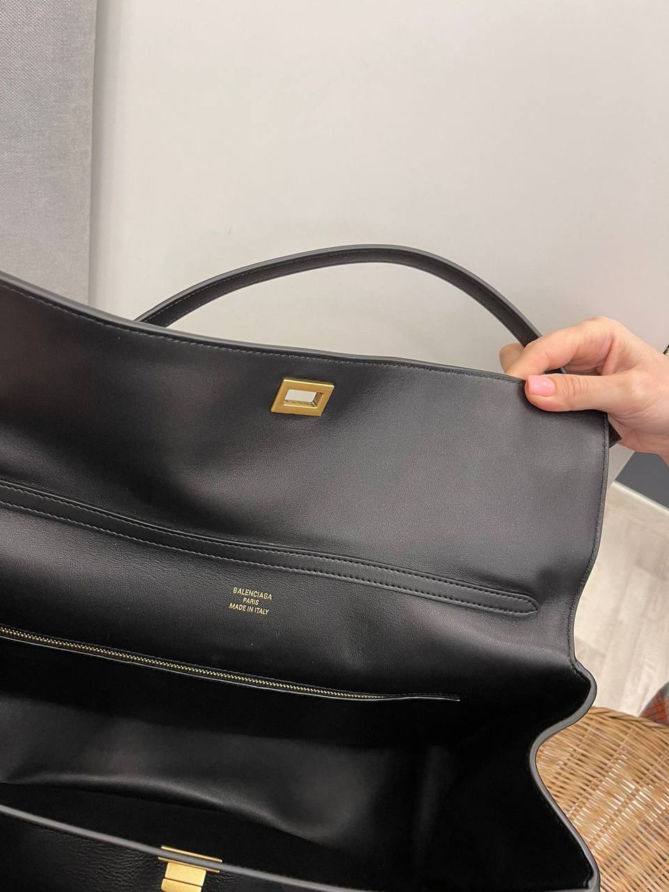 Женская черная сумка Balenciaga BP-50937 трендовая Женская черная сумка Balenciaga BP-50937 трендовая