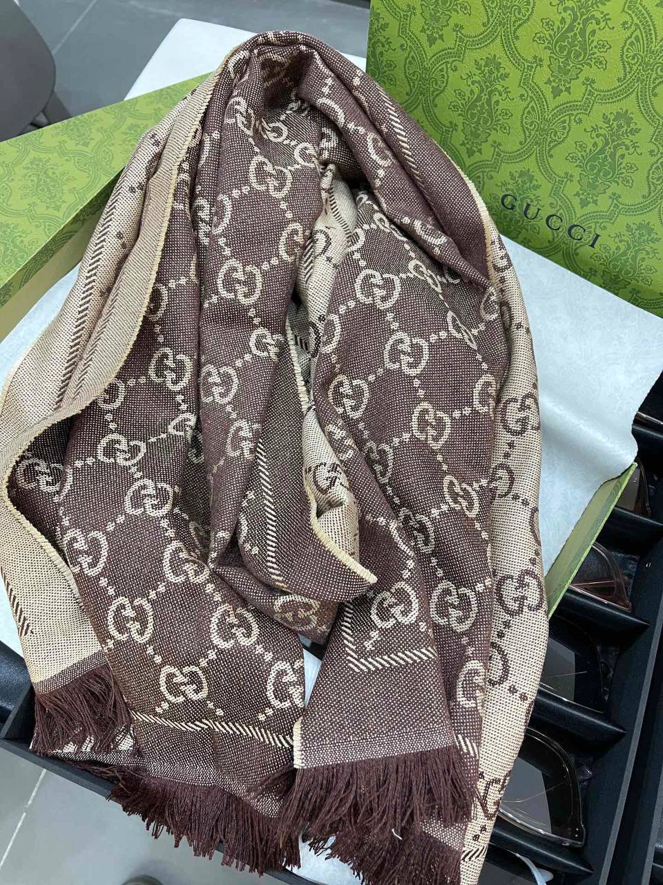 Дизайнерский шарф коричневый Gucci BP-934997 Дизайнерский шарф коричневый Gucci BP-934997