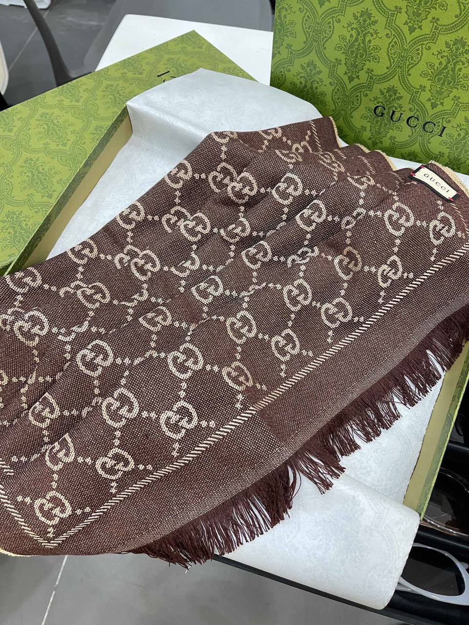 Дизайнерский шарф коричневый Gucci BP-934997 Дизайнерский шарф коричневый Gucci BP-934997