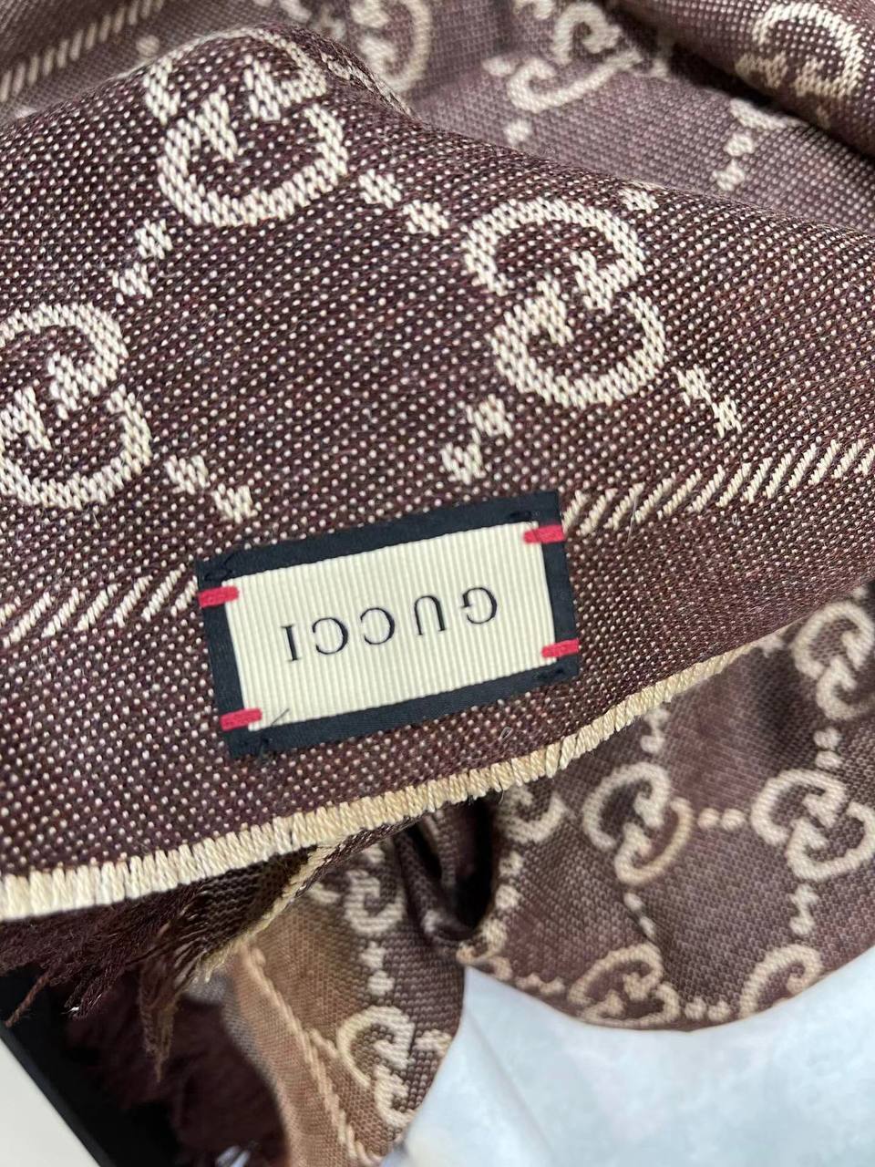 Дизайнерский шарф коричневый Gucci BP-934997 Дизайнерский шарф коричневый Gucci BP-934997