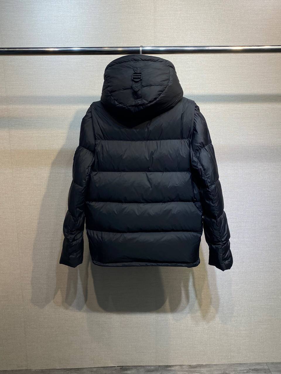 Элитный пуховик-жилет черный Burberry BP-424587 Элитный пуховик-жилет черный Burberry BP-424587