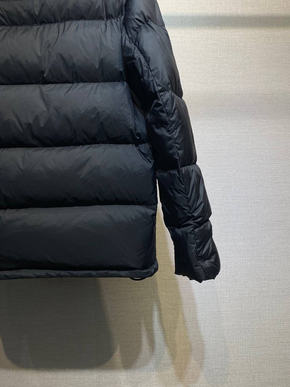 Элитный пуховик-жилет черный Burberry BP-424587 Элитный пуховик-жилет черный Burberry BP-424587