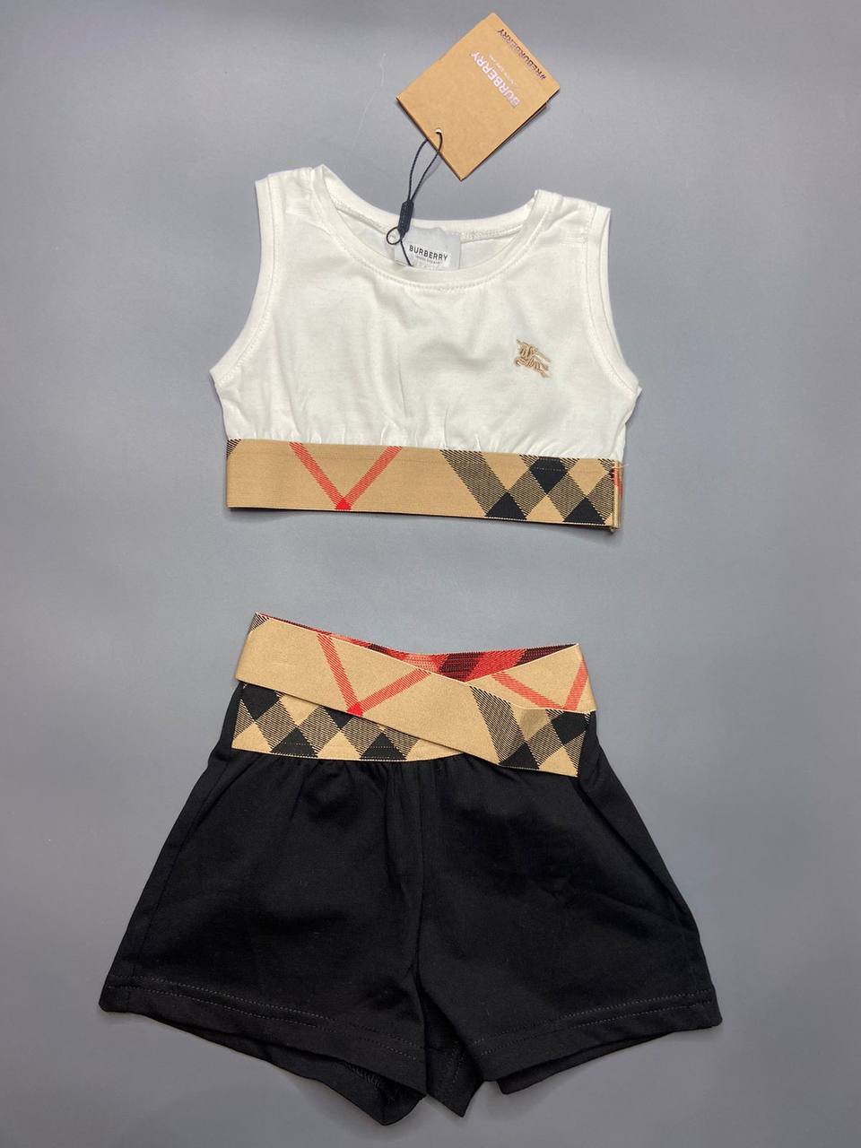 Костюм из высококачественного материала Burberry BP-47174 Костюм из высококачественного материала Burberry BP-47174