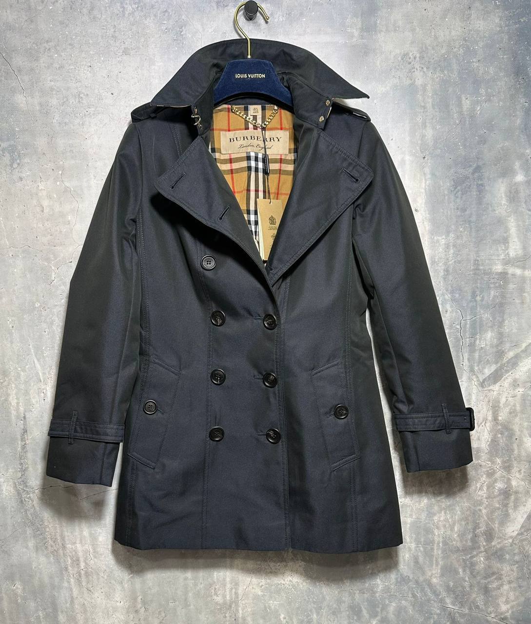 Трендовый плащ Burberry BP-39193 Трендовый плащ Burberry BP-39193