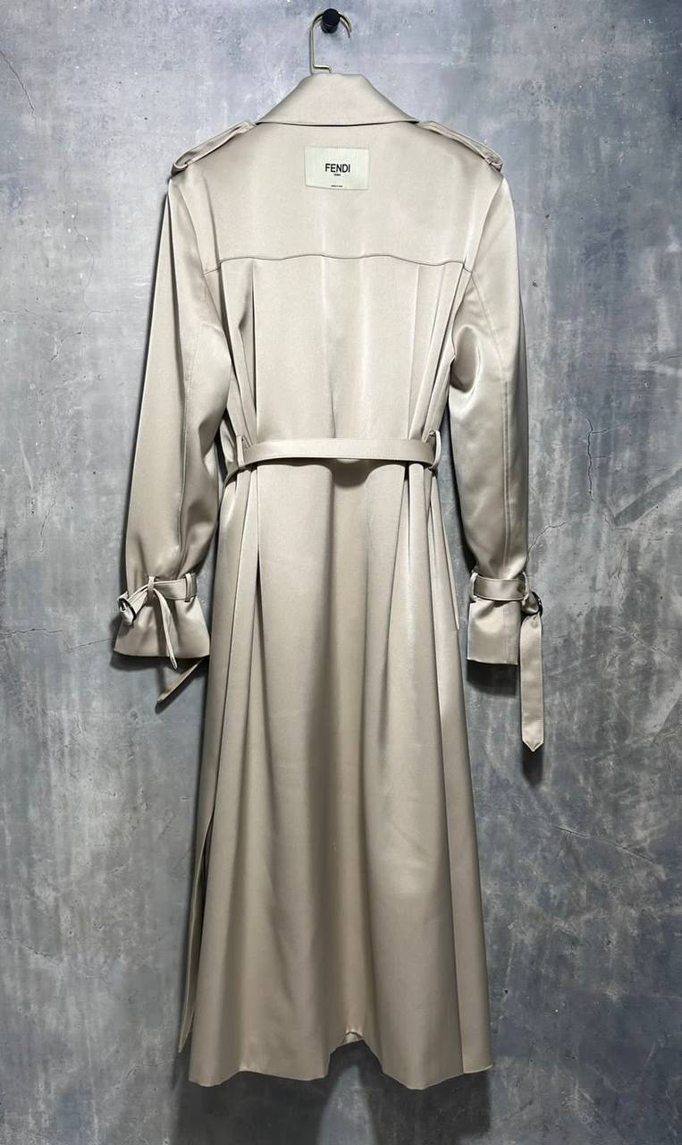 Элитный плащ Fendi BP-39256 Элитный плащ Fendi BP-39256