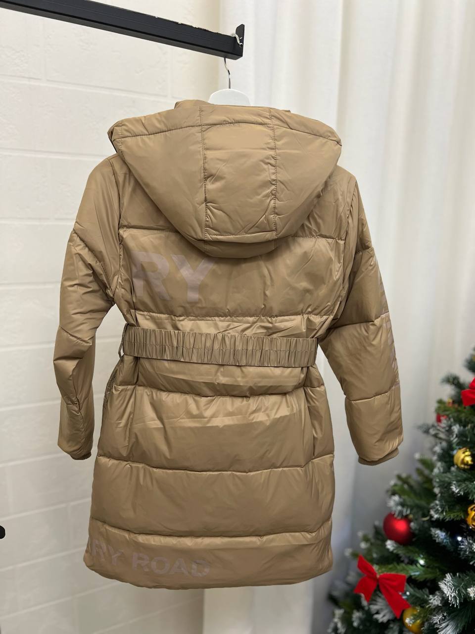 Пуховик из высококачественного материала Burberry BP-44108 Пуховик из высококачественного материала Burberry BP-44108
