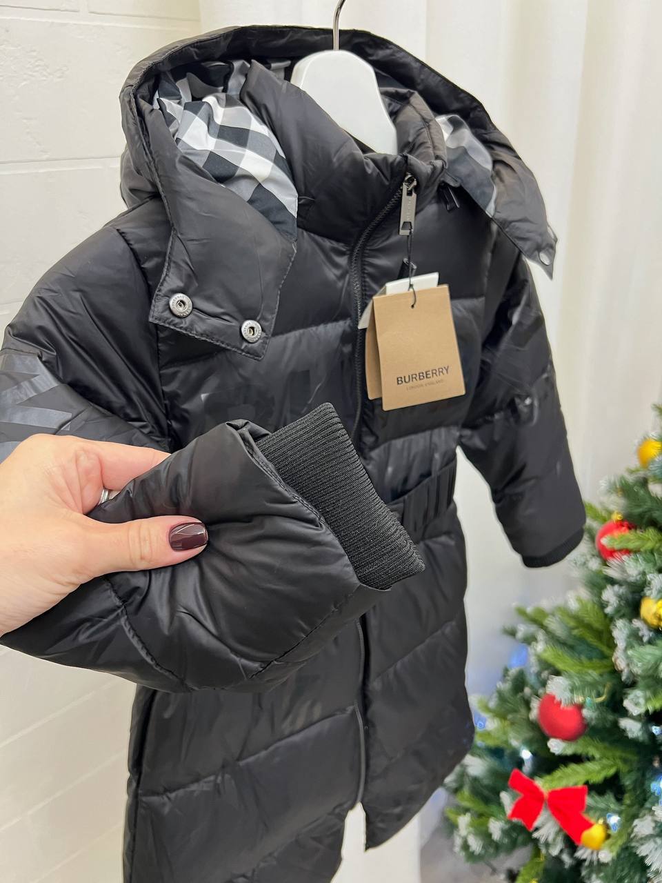 Пуховик из высококачественного материала Burberry BP-44107 Пуховик из высококачественного материала Burberry BP-44107