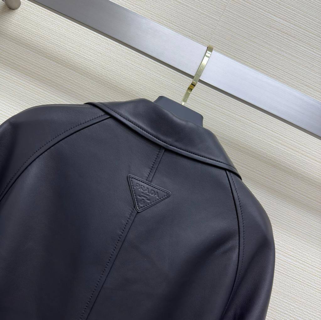 Трендовый кожаный плащ Prada BP-39778 Трендовый кожаный плащ Prada BP-39778