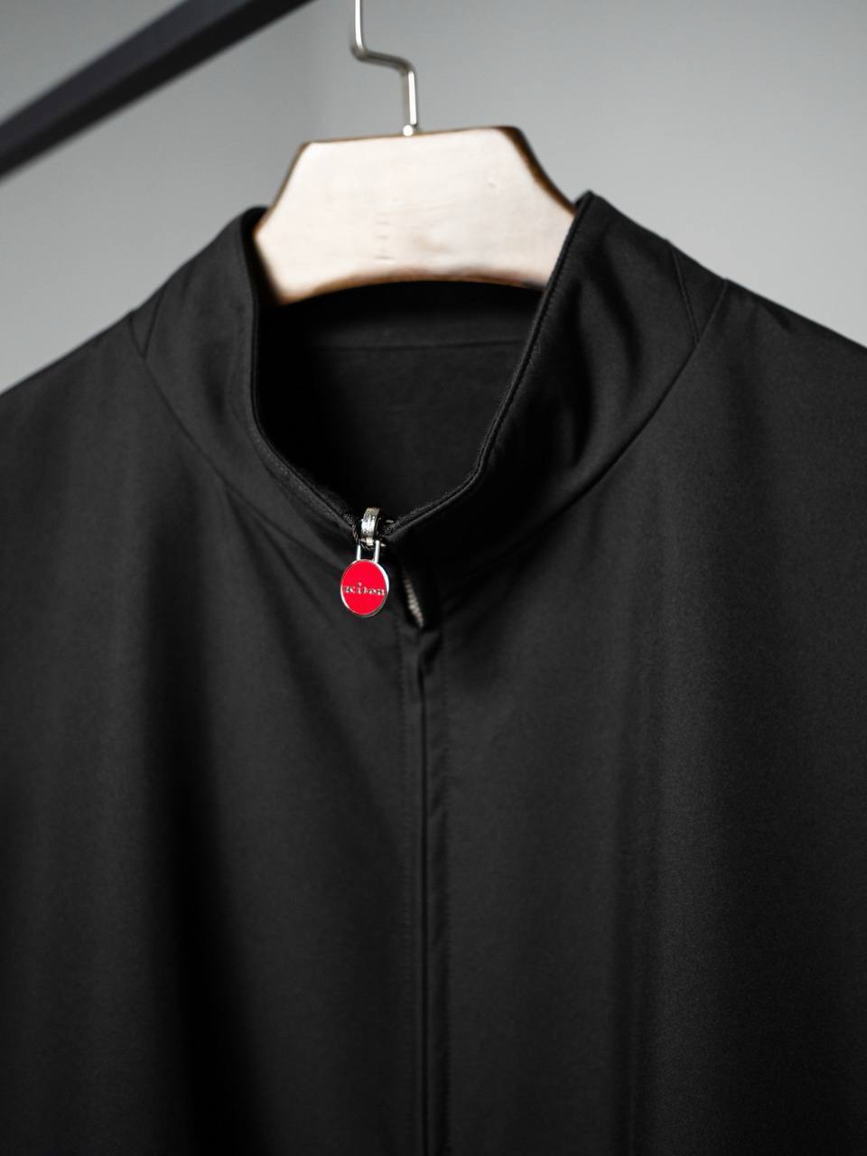 Двусторонняя стильная куртка Kiton BP-47006 Двусторонняя стильная куртка Kiton BP-47006