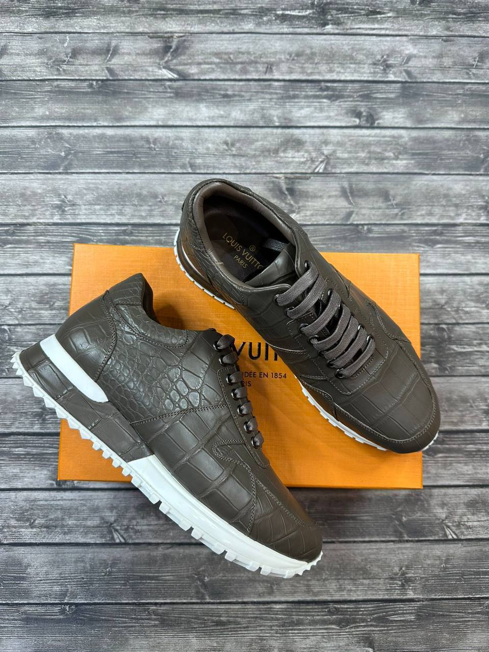 Стильные кроссовки Louis Vuitton из кожи крокодила BP-36542 Стильные кроссовки Louis Vuitton из кожи крокодила BP-36542