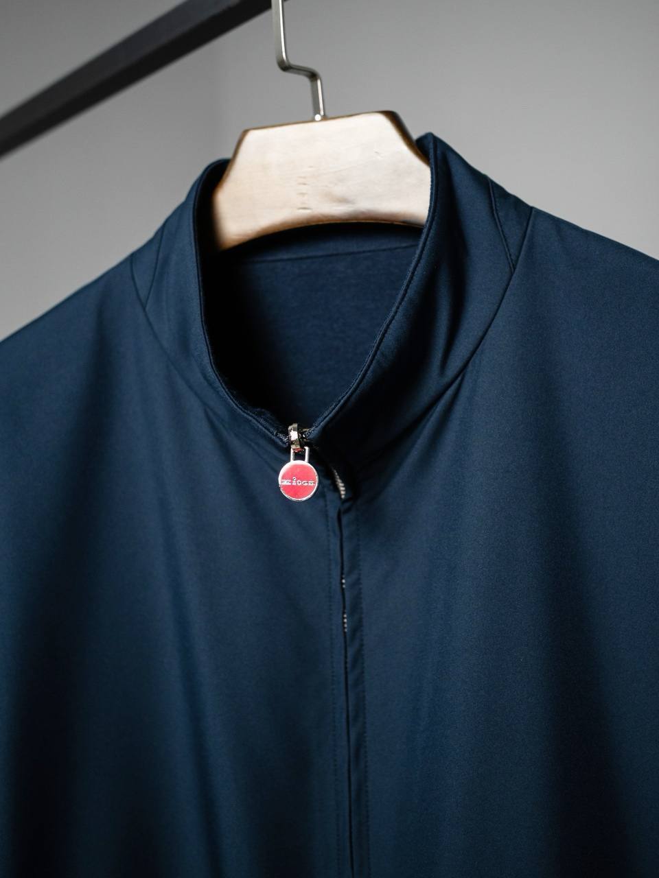 Двусторонняя стильная куртка Kiton BP-47006 Двусторонняя стильная куртка Kiton BP-47006