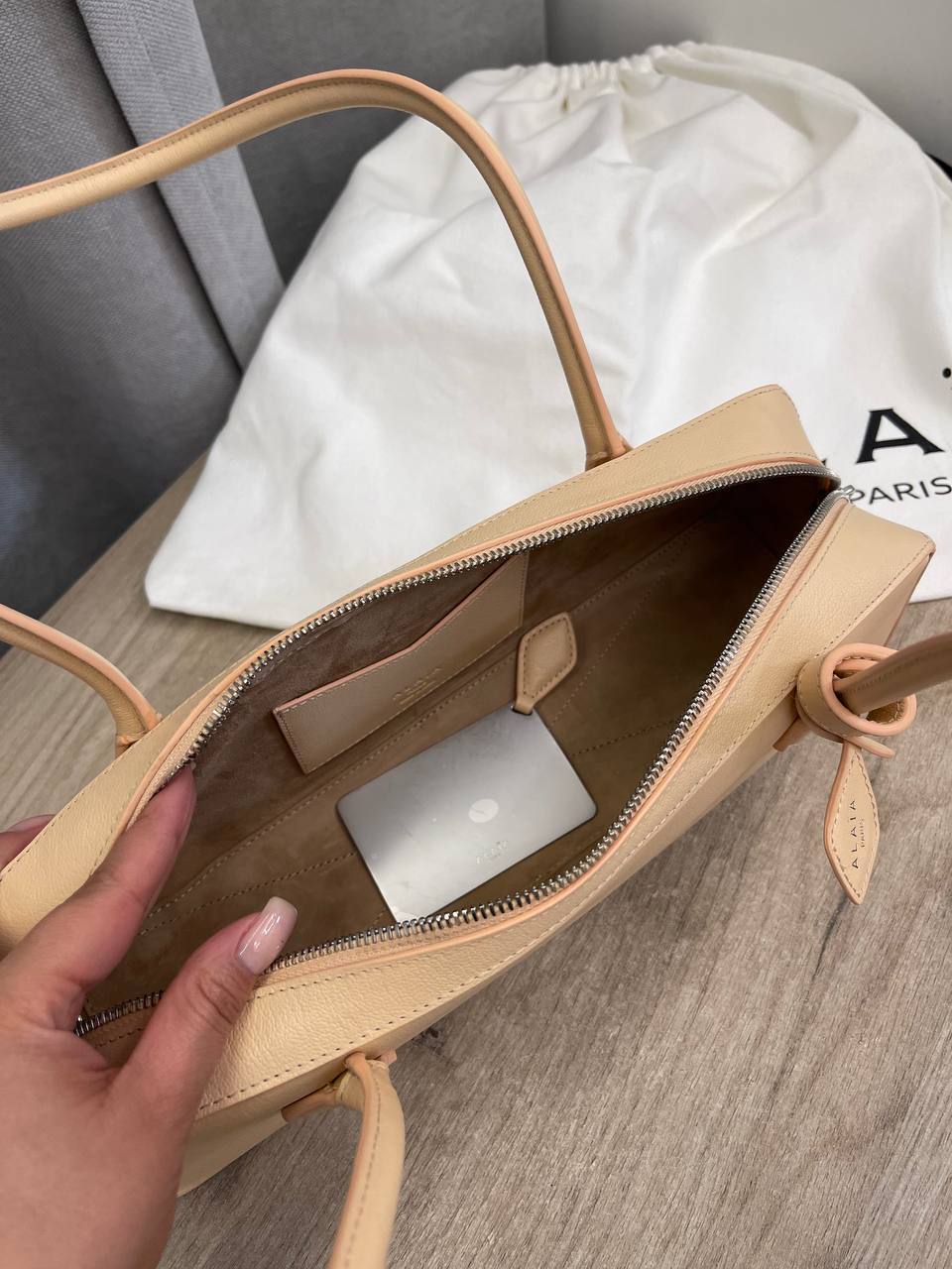 Элитная женская сумка Alaia BP-51917 Элитная женская сумка Alaia BP-51917