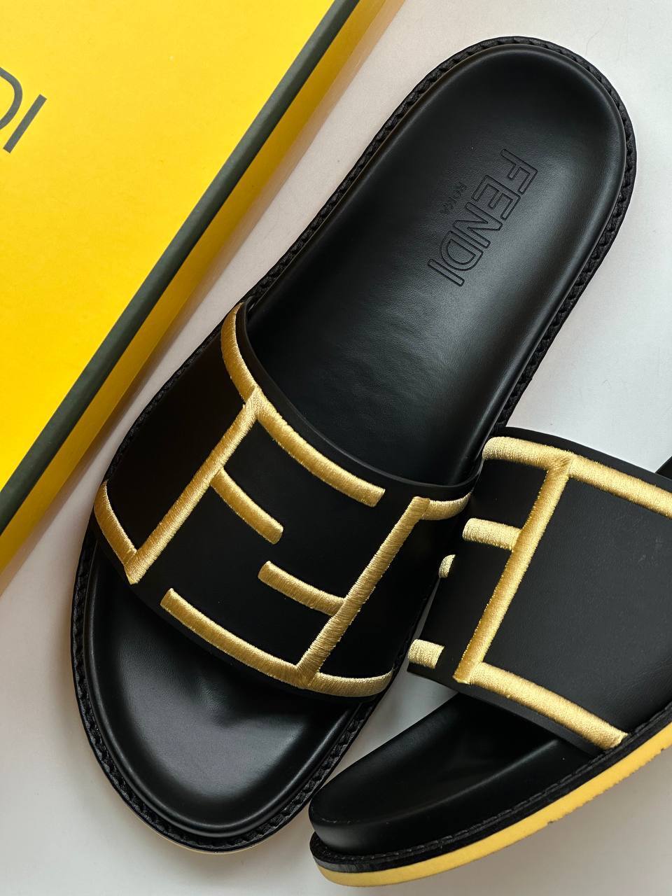 Шлёпанцы эксклюзивные Fendi BP-32884 Шлёпанцы эксклюзивные Fendi BP-32884