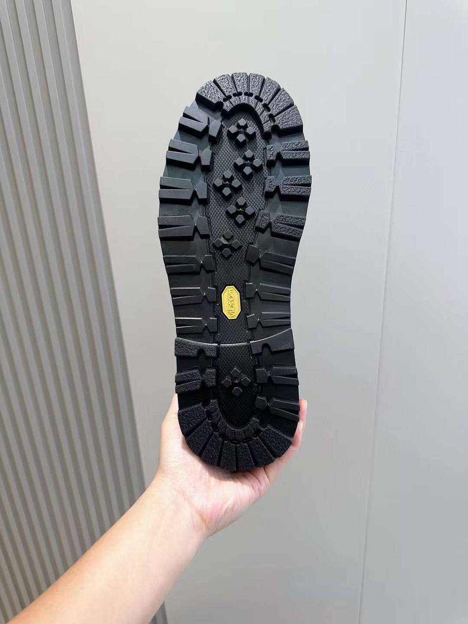 Трендовые ботинки кожаные черные Moncler BP-342107 Трендовые ботинки кожаные черные Moncler BP-342107