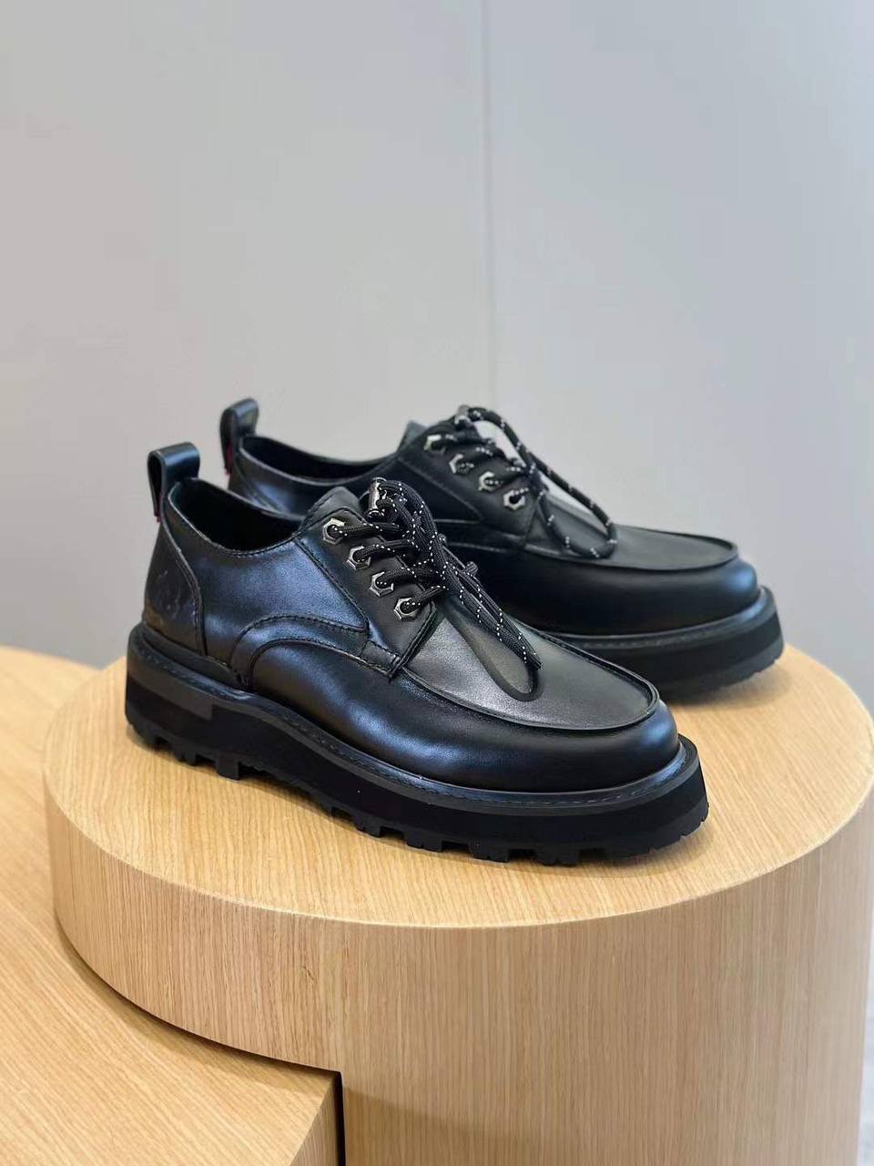 Трендовые ботинки кожаные черные Moncler BP-342107 Трендовые ботинки кожаные черные Moncler BP-342107