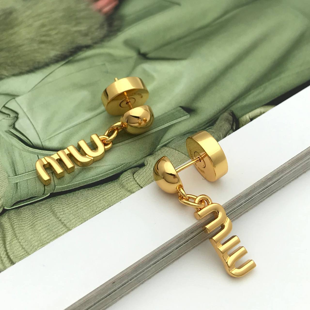 Серьги трендовые Miu Miu BP-37906 Серьги трендовые Miu Miu BP-37906