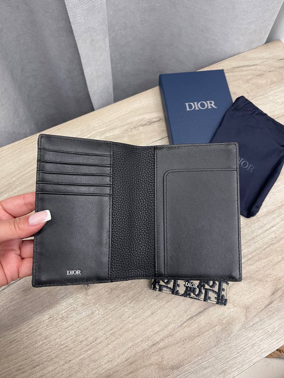 Стильная обложка на паспорт Louis Vuitton черно-серая BP-45655 Стильная обложка на паспорт Louis Vuitton черно-серая BP-45655