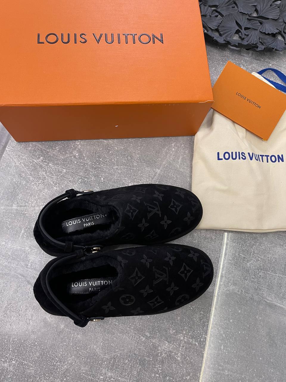 Меховые тапочки Louis Vuitton BP-43796 Меховые тапочки Louis Vuitton BP-43796