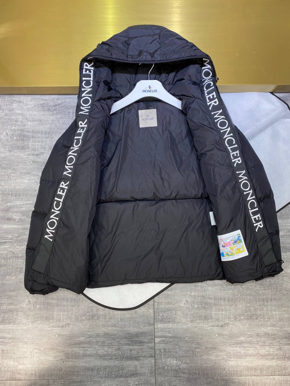 Дизайнерский пуховик черный Montcla Moncler BP-443136 Дизайнерский пуховик черный Montcla Moncler BP-443136