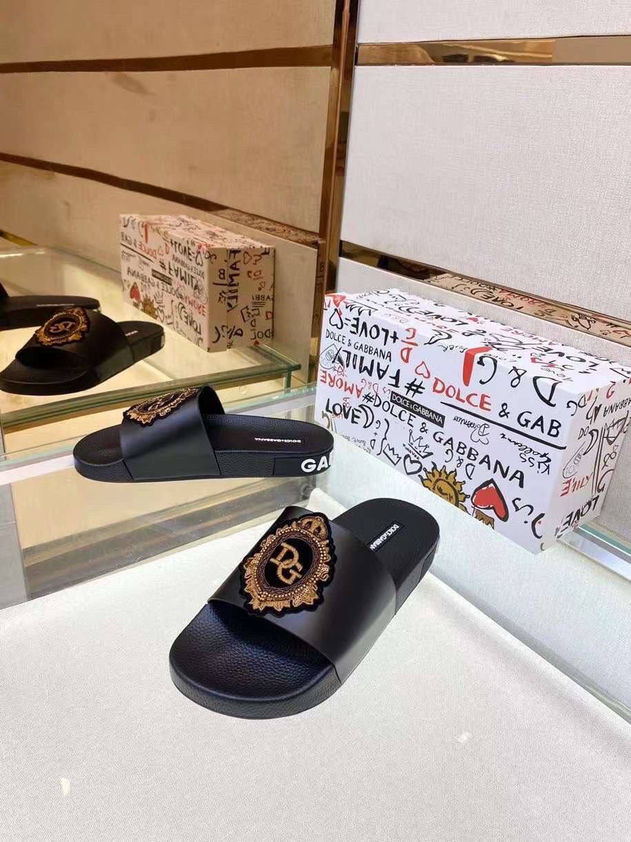 Шлёпанцы стильные Dolce & Gabbana BP-31812 Шлёпанцы стильные Dolce & Gabbana BP-31812