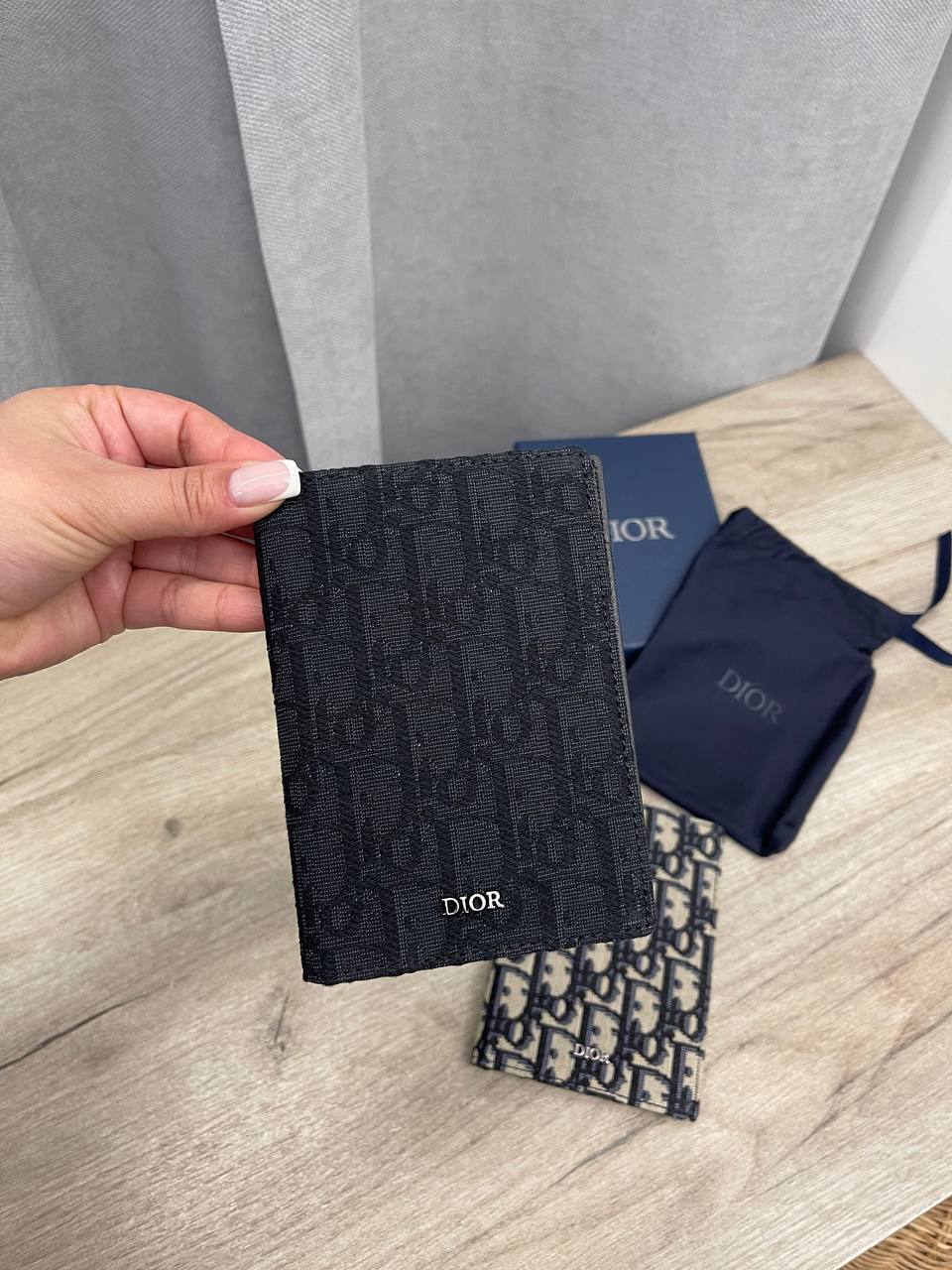 Стильная обложка на паспорт Louis Vuitton черно-серая BP-45655 Стильная обложка на паспорт Louis Vuitton черно-серая BP-45655