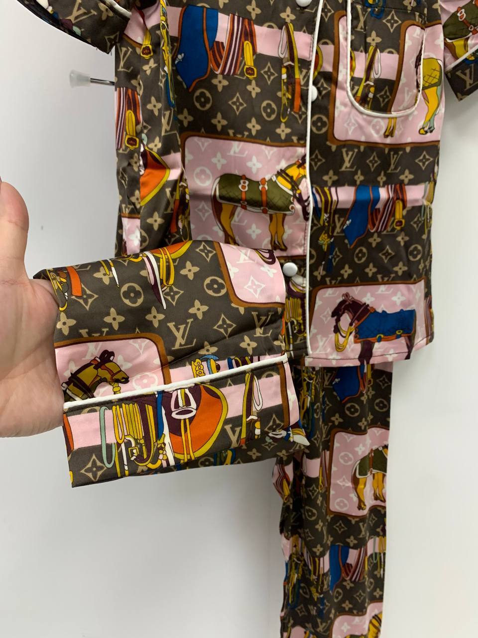 Пижамный костюм из хлопка Louis Vuitton BP-26986 Пижамный костюм из хлопка Louis Vuitton BP-26986