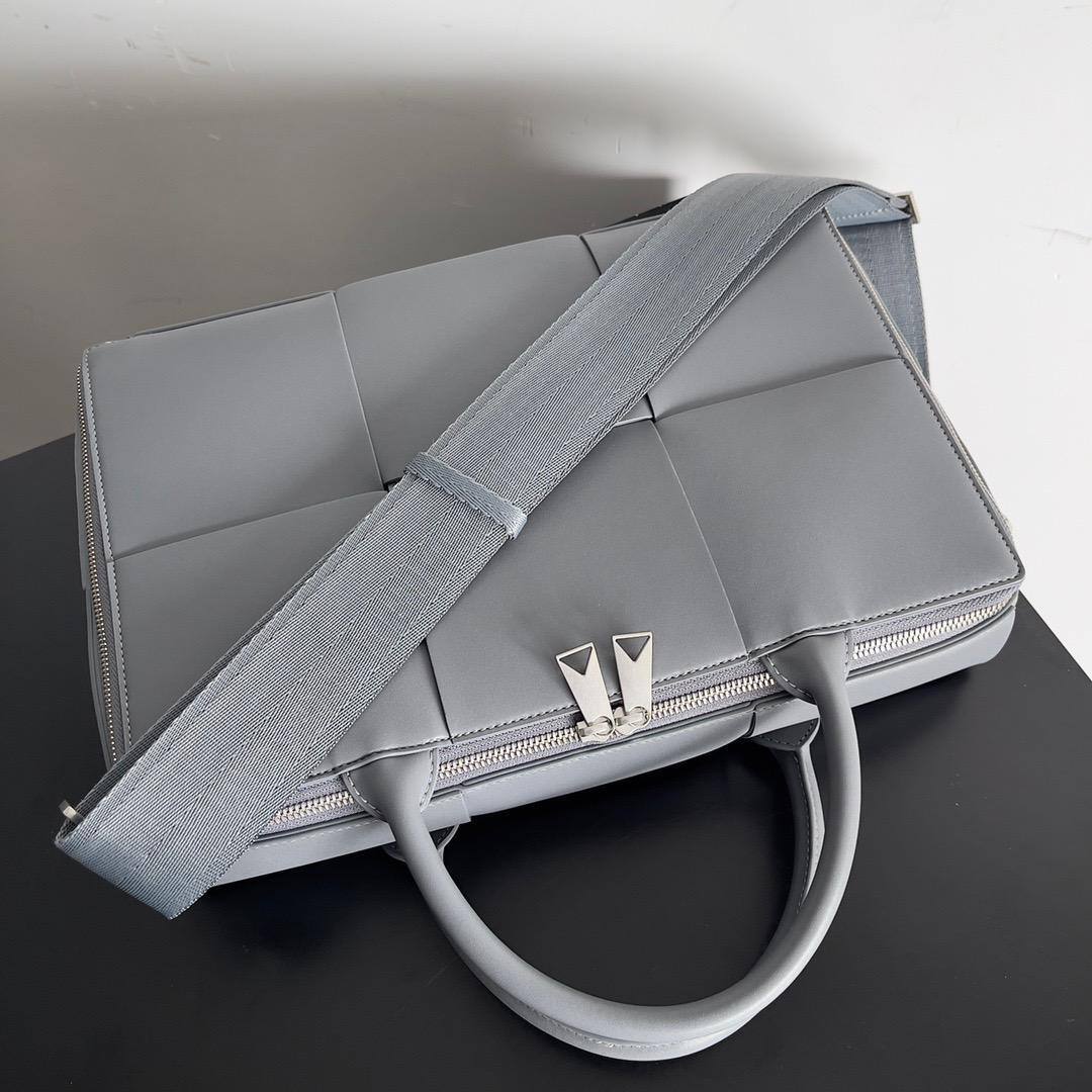 Классический портфель Bottega Veneta BP-40880 Классический портфель Bottega Veneta BP-40880