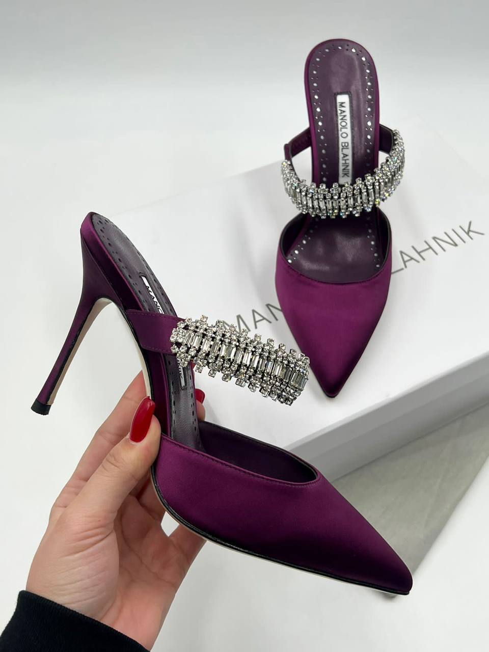 Атласные мюли Lutara Manolo Blahnik BP-26352 Атласные мюли Lutara Manolo Blahnik BP-26352