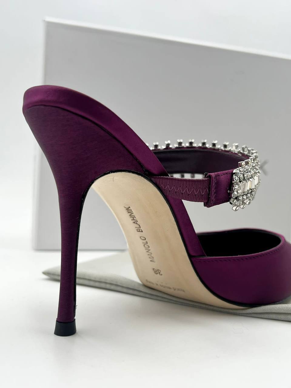 Атласные мюли Lutara Manolo Blahnik BP-26352 Атласные мюли Lutara Manolo Blahnik BP-26352