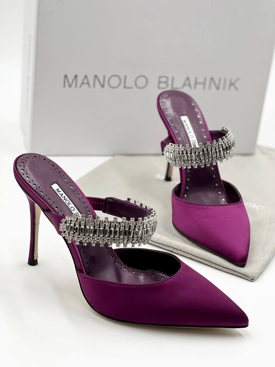Атласные мюли Lutara Manolo Blahnik BP-26352 Атласные мюли Lutara Manolo Blahnik BP-26352