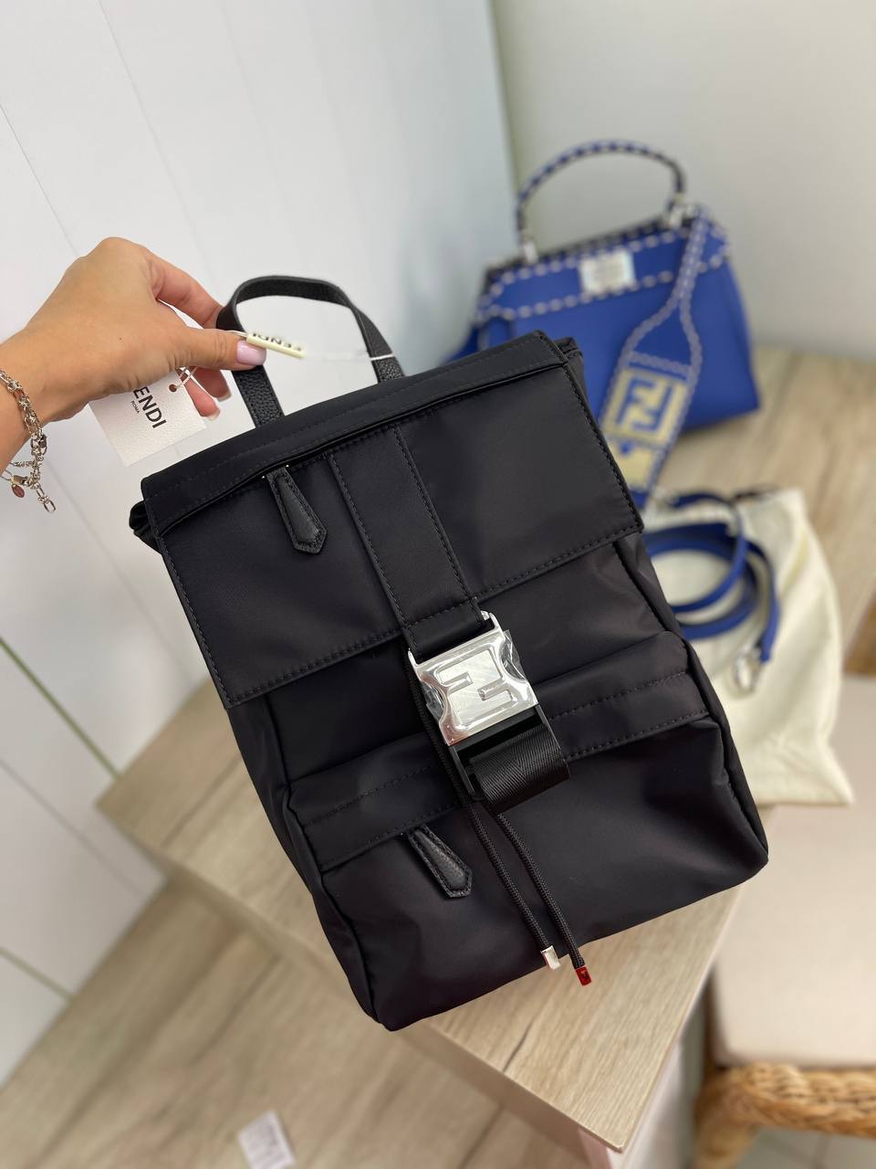 Повседневный рюкзак Fendi 39*22 см BP-18384 Повседневный рюкзак Fendi 39*22 см BP-18384