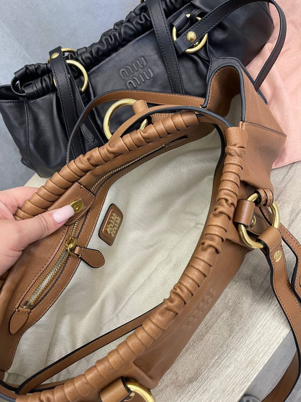 Элегантная женская сумка Miu Miu BP-51382 Элегантная женская сумка Miu Miu BP-51382