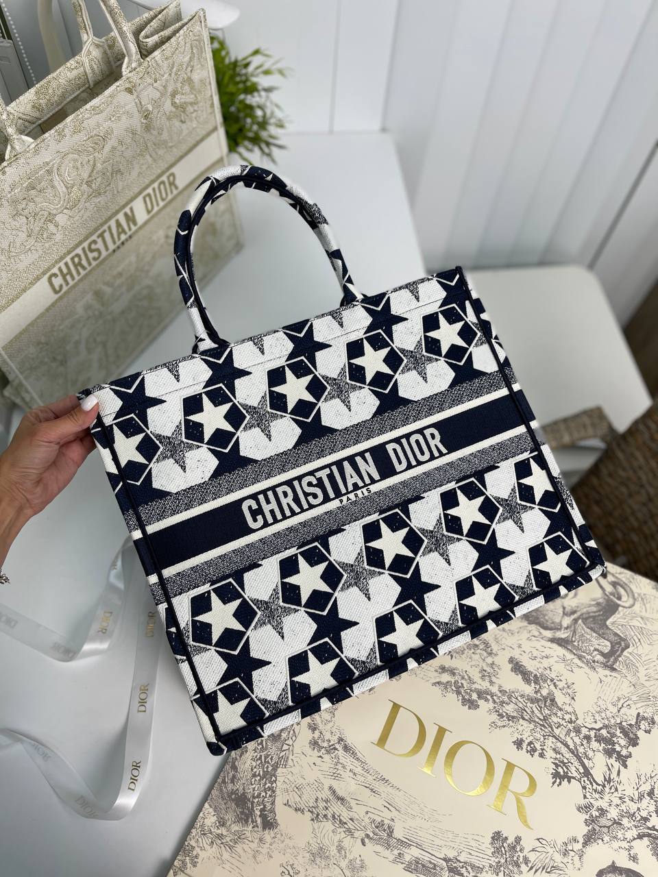 Коллекционная женская сумка Book Tote Toile de Jouy 42 см Christian Dior BP-16471 Коллекционная женская сумка Book Tote Toile de Jouy 42 см Christian Dior BP-16471