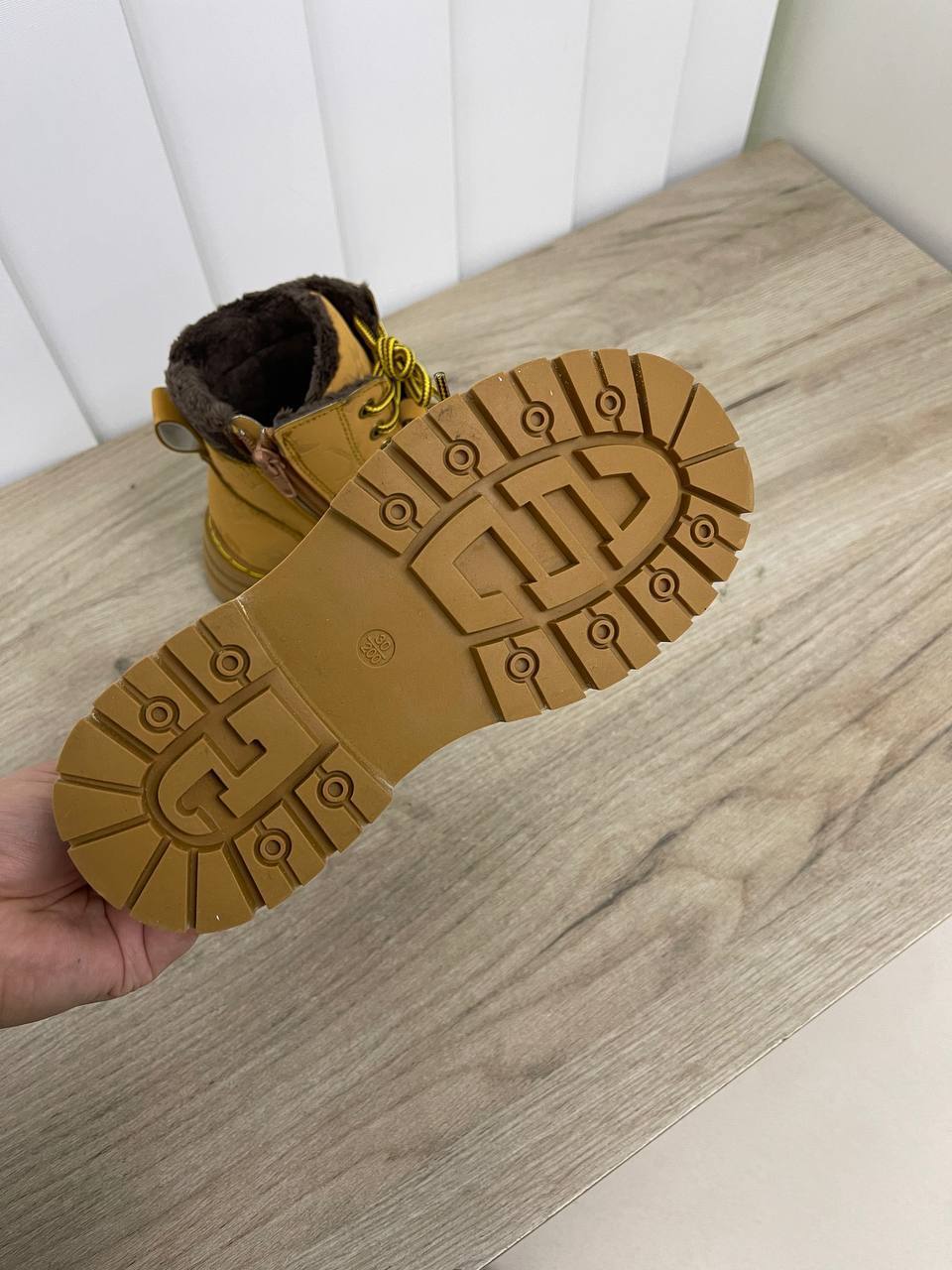 Демисезонные ботинки из кожи и текстиля Louis Vuitton BP-24152 Демисезонные ботинки из кожи и текстиля Louis Vuitton BP-24152